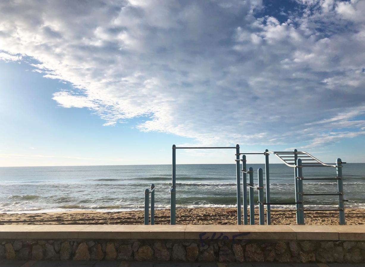 Lovely Seaside Apartment In Front Of Calafell Beach And Cunit Beach Segur de Calafell Bagian luar foto