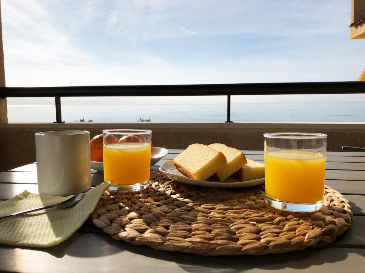 Lovely Seaside Apartment In Front Of Calafell Beach And Cunit Beach Segur de Calafell Bagian luar foto