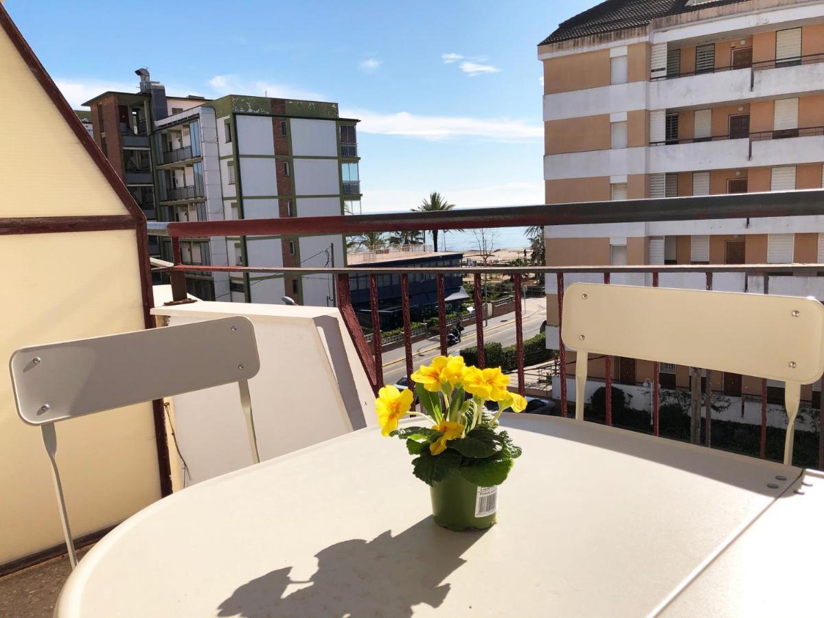 Lovely Seaside Apartment In Front Of Calafell Beach And Cunit Beach Segur de Calafell Bagian luar foto
