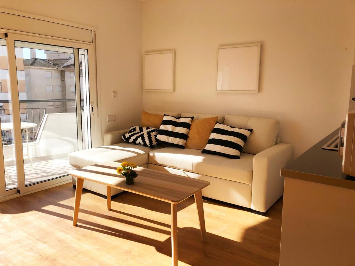Lovely Seaside Apartment In Front Of Calafell Beach And Cunit Beach Segur de Calafell Bagian luar foto