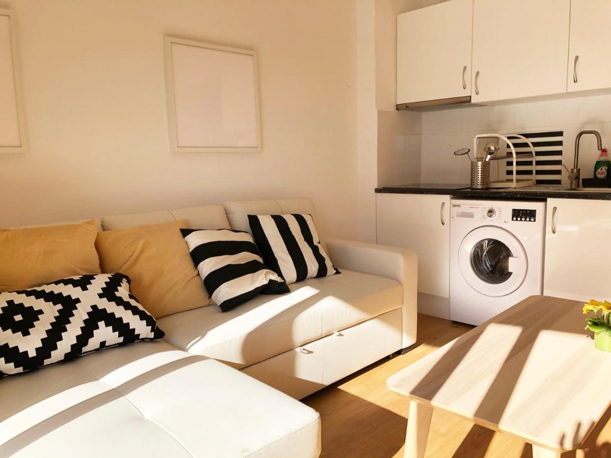 Lovely Seaside Apartment In Front Of Calafell Beach And Cunit Beach Segur de Calafell Bagian luar foto